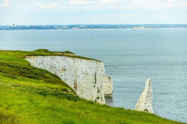 Birleşik Krallık 'ın Swanage-Dorset liman kasabasındaki Old Harry Rocks' a kısa bir yürüyüş turu.