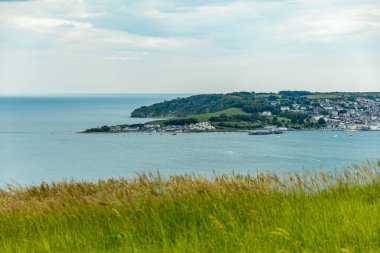 Birleşik Krallık 'ın Swanage-Dorset liman kasabasındaki Old Harry Rocks' a kısa bir yürüyüş turu.