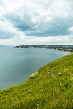 Birleşik Krallık 'ın Swanage-Dorset liman kasabasındaki Old Harry Rocks' a kısa bir yürüyüş turu.