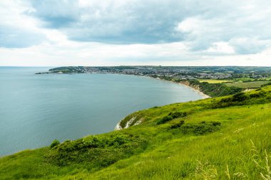 Birleşik Krallık 'ın Swanage-Dorset liman kasabasındaki Old Harry Rocks' a kısa bir yürüyüş turu.