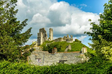 Güzel Dorset kırsalından Corfe Kalesi 'ne ve Swanage Demiryolu' na seyahat ediyoruz.
