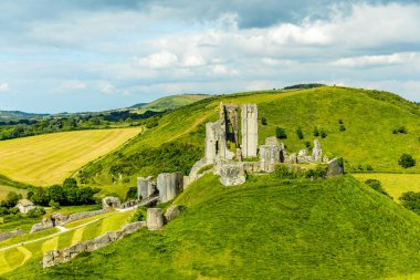 Güzel Dorset kırsalından Corfe Kalesi 'ne ve Swanage Demiryolu' na seyahat ediyoruz.
