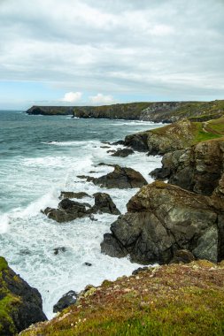 İngiltere anakarasının en güney noktasına doğru dairesel bir yürüyüş - Güzel Cornwall 'daki Kertenkele Noktası - Helston - İngiltere