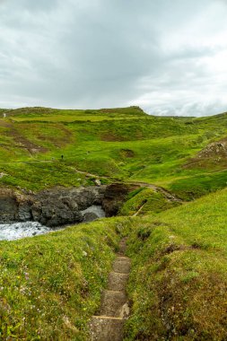 İngiltere anakarasının en güney noktasına doğru dairesel bir yürüyüş - Güzel Cornwall 'daki Kertenkele Noktası - Helston - İngiltere