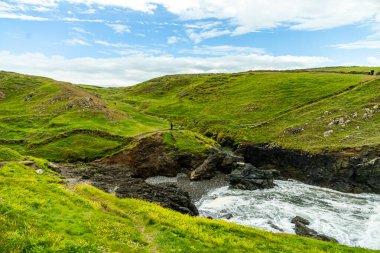 İngiltere anakarasının en güney noktasına doğru dairesel bir yürüyüş - Güzel Cornwall 'daki Kertenkele Noktası - Helston - İngiltere