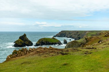 İngiltere anakarasının en güney noktasına doğru dairesel bir yürüyüş - Güzel Cornwall 'daki Kertenkele Noktası - Helston - İngiltere