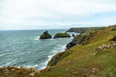 İngiltere anakarasının en güney noktasına doğru dairesel bir yürüyüş - Güzel Cornwall 'daki Kertenkele Noktası - Helston - İngiltere