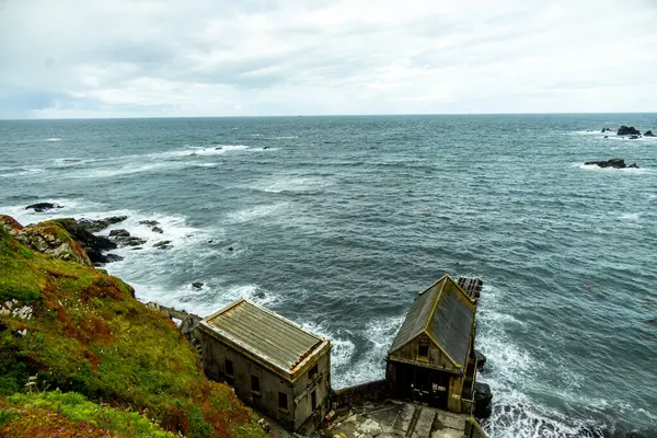 İngiltere anakarasının en güney noktasına doğru dairesel bir yürüyüş - Güzel Cornwall 'daki Kertenkele Noktası - Helston - İngiltere