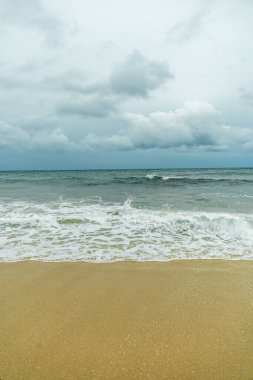 Porthcurno Plajı 'nda küçük bir keşif gezisi güzel Minack Tiyatrosu - Cornwall - Birleşik Krallık