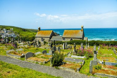 Güzel Cornwall 'da, St. Ives Körfezi' nin önündeki kumsalda rahatlatıcı bir gün.