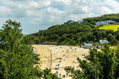 Güzel Cornwall 'da, St. Ives Körfezi' nin önündeki kumsalda rahatlatıcı bir gün.