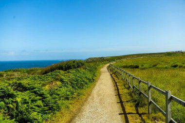İngiltere 'nin en batıdaki noktasını keşfeden Lands End Penzance - Cornwall - İngiltere