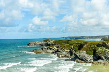 Güzel Cornwall İngiltere 'nin batı kıyısındaki Newquay gezinti güvertesinde kısa bir yürüyüş.