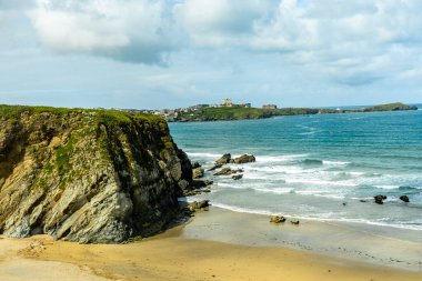 Güzel Cornwall İngiltere 'nin batı kıyısındaki Newquay gezinti güvertesinde kısa bir yürüyüş.