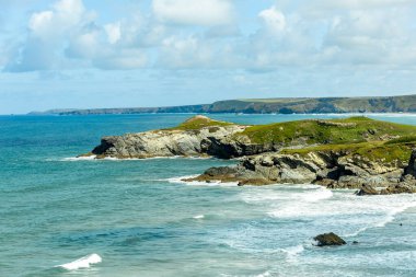 Güzel Cornwall İngiltere 'nin batı kıyısındaki Newquay gezinti güvertesinde kısa bir yürüyüş.