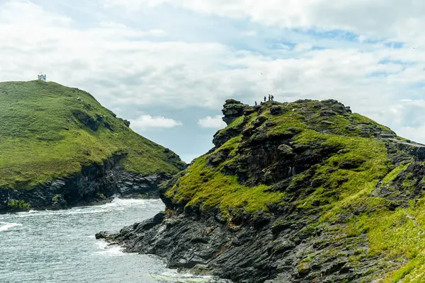 Güzel Cornwall İngiltere 'nin batı kıyısındaki küçük liman kasabası Boscastle' ı keşfedin.