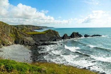 Hartland Point 'e güzel deniz feneri ve çarpıcı deniz manzarasıyla güzel bir yürüyüş.