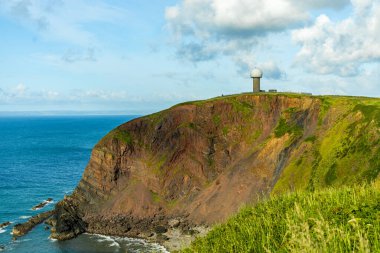 Hartland Point 'e güzel deniz feneri ve çarpıcı deniz manzarasıyla güzel bir yürüyüş.