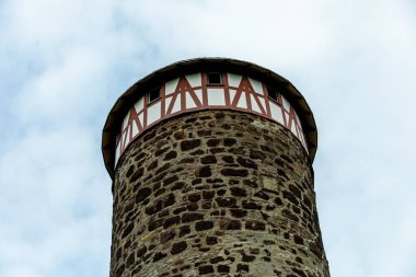 Knllfeld kayak alanından Hallenburg Şatosu 'na doğru Thuringian Ormanı' nın kıyısında kısa bir yürüyüş - Steinbach-Hallenberg - Thuringia - Almanya