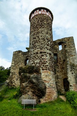 Knllfeld kayak alanından Hallenburg Şatosu 'na doğru Thuringian Ormanı' nın kıyısında kısa bir yürüyüş - Steinbach-Hallenberg - Thuringia - Almanya