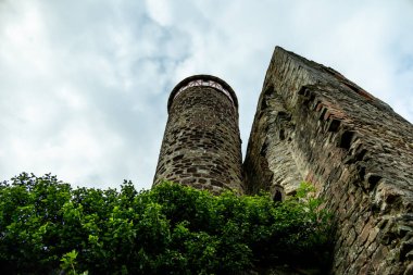 Knllfeld kayak alanından Hallenburg Şatosu 'na doğru Thuringian Ormanı' nın kıyısında kısa bir yürüyüş - Steinbach-Hallenberg - Thuringia - Almanya
