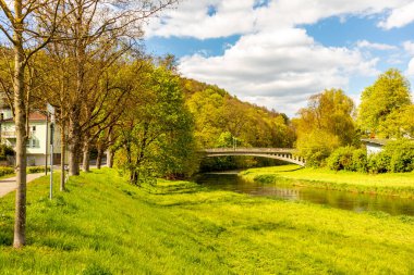 Fehrenbach yakınlarındaki Werra 'nın kaynağından Wernshausen-Thuringia yakınlarındaki Werratal' a kadar 1. Werratal Bisiklet Yolu 'nda bisikletle seyahat etmek.