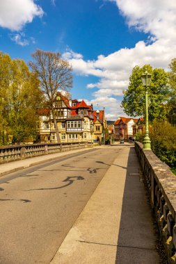 Fehrenbach yakınlarındaki Werra 'nın kaynağından Wernshausen-Thuringia yakınlarındaki Werratal' a kadar 1. Werratal Bisiklet Yolu 'nda bisikletle seyahat etmek.