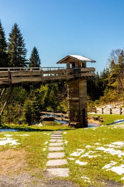 Fehrenbach yakınlarındaki Werra 'nın kaynağından Wernshausen-Thuringia yakınlarındaki Werratal' a kadar 1. Werratal Bisiklet Yolu 'nda bisikletle seyahat etmek.