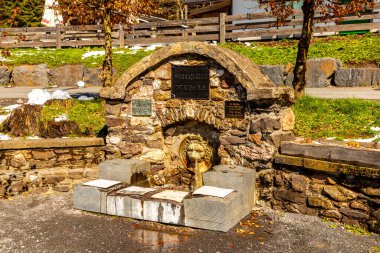 Fehrenbach yakınlarındaki Werra 'nın kaynağından Wernshausen-Thuringia yakınlarındaki Werratal' a kadar 1. Werratal Bisiklet Yolu 'nda bisikletle seyahat etmek.