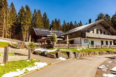 Fehrenbach yakınlarındaki Werra 'nın kaynağından Wernshausen-Thuringia yakınlarındaki Werratal' a kadar 1. Werratal Bisiklet Yolu 'nda bisikletle seyahat etmek.