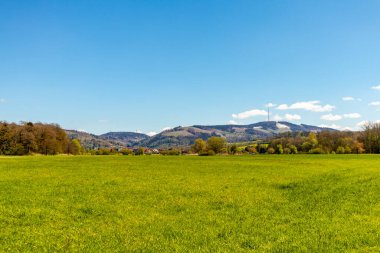 Fehrenbach yakınlarındaki Werra 'nın kaynağından Wernshausen-Thuringia yakınlarındaki Werratal' a kadar 1. Werratal Bisiklet Yolu 'nda bisikletle seyahat etmek.
