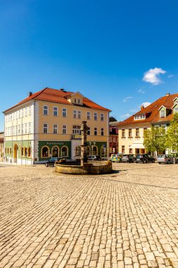 Fehrenbach yakınlarındaki Werra 'nın kaynağından Wernshausen-Thuringia yakınlarındaki Werratal' a kadar 1. Werratal Bisiklet Yolu 'nda bisikletle seyahat etmek.