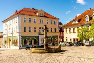 Fehrenbach yakınlarındaki Werra 'nın kaynağından Wernshausen-Thuringia yakınlarındaki Werratal' a kadar 1. Werratal Bisiklet Yolu 'nda bisikletle seyahat etmek.