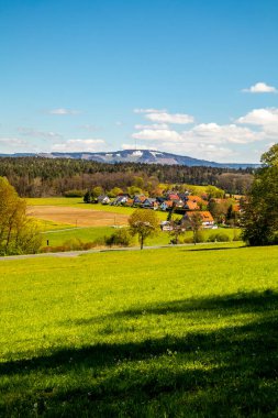 Fehrenbach yakınlarındaki Werra 'nın kaynağından Wernshausen-Thuringia yakınlarındaki Werratal' a kadar 1. Werratal Bisiklet Yolu 'nda bisikletle seyahat etmek.