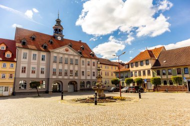 Fehrenbach yakınlarındaki Werra 'nın kaynağından Wernshausen-Thuringia yakınlarındaki Werratal' a kadar 1. Werratal Bisiklet Yolu 'nda bisikletle seyahat etmek.
