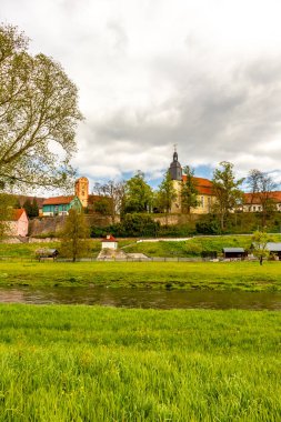 Wernshausen yakınlarındaki Werra 'nın kaynağından Hrschel-Thuringia yakınlarındaki Werratal' a kadar 1. Werratal Bisiklet Yolu 'nda bisikletle seyahat etmek.