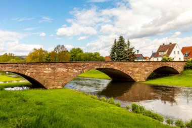 Wernshausen yakınlarındaki Werra 'nın kaynağından Hrschel-Thuringia yakınlarındaki Werratal' a kadar 1. Werratal Bisiklet Yolu 'nda bisikletle seyahat etmek.