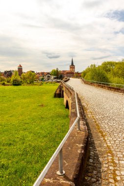Wernshausen yakınlarındaki Werra 'nın kaynağından Hrschel-Thuringia yakınlarındaki Werratal' a kadar 1. Werratal Bisiklet Yolu 'nda bisikletle seyahat etmek.
