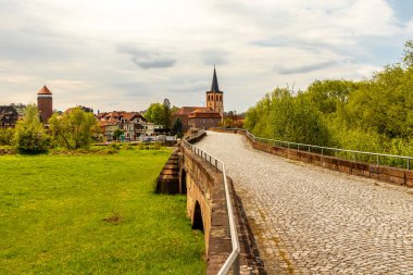 Wernshausen yakınlarındaki Werra 'nın kaynağından Hrschel-Thuringia yakınlarındaki Werratal' a kadar 1. Werratal Bisiklet Yolu 'nda bisikletle seyahat etmek.