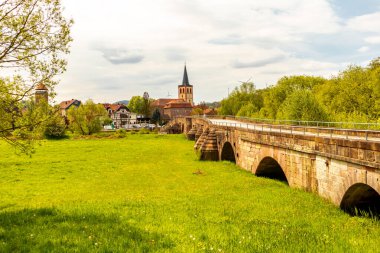 Wernshausen yakınlarındaki Werra 'nın kaynağından Hrschel-Thuringia yakınlarındaki Werratal' a kadar 1. Werratal Bisiklet Yolu 'nda bisikletle seyahat etmek.