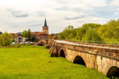 Wernshausen yakınlarındaki Werra 'nın kaynağından Hrschel-Thuringia yakınlarındaki Werratal' a kadar 1. Werratal Bisiklet Yolu 'nda bisikletle seyahat etmek.
