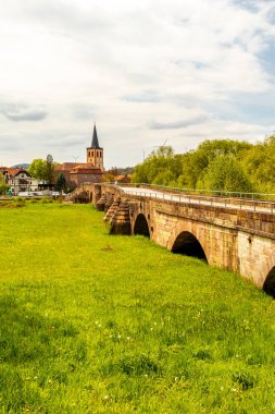 Wernshausen yakınlarındaki Werra 'nın kaynağından Hrschel-Thuringia yakınlarındaki Werratal' a kadar 1. Werratal Bisiklet Yolu 'nda bisikletle seyahat etmek.