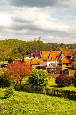 Wernshausen yakınlarındaki Werra 'nın kaynağından Hrschel-Thuringia yakınlarındaki Werratal' a kadar 1. Werratal Bisiklet Yolu 'nda bisikletle seyahat etmek.