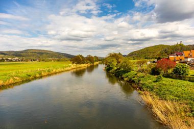 Wernshausen yakınlarındaki Werra 'nın kaynağından Hrschel-Thuringia yakınlarındaki Werratal' a kadar 1. Werratal Bisiklet Yolu 'nda bisikletle seyahat etmek.