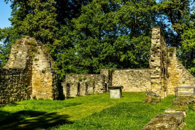 Dornburg Şatosu yakınlarındaki Jena ve Naumburg arasındaki güzel Saale Vadisi 'nde seyahat ederken Thüringen - Almanya