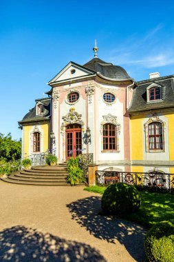 Dornburg Şatosu yakınlarındaki Jena ve Naumburg arasındaki güzel Saale Vadisi 'nde seyahat ederken Thüringen - Almanya