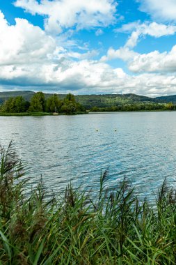 Eisenach yakınlarındaki Hrschel 'den Eschwege-Thuringia-Almanya' ya Werratal Bisiklet Yolu 'nun bir bölümünde bisikletle seyahat etmek.