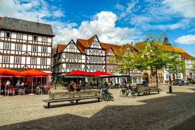 Eisenach yakınlarındaki Hrschel 'den Eschwege-Thuringia-Almanya' ya Werratal Bisiklet Yolu 'nun bir bölümünde bisikletle seyahat etmek.