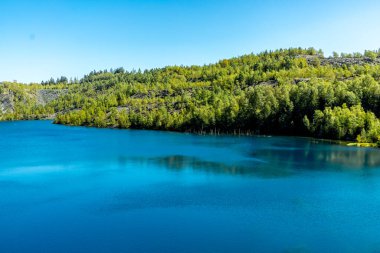 Lehesten am Rennsteig - Thüringen - Almanya yakınlarındaki güzel Thuringian Kayrak Parkı 'nda yaz sonu yürüyüşü