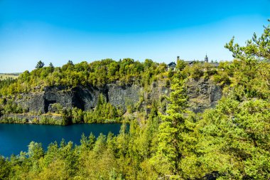 Lehesten am Rennsteig - Thüringen - Almanya yakınlarındaki güzel Thuringian Kayrak Parkı 'nda yaz sonu yürüyüşü